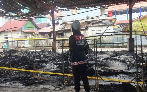 Kesan kemusnahan premis di Pasar Keramat, Kuala Lumpur selepas kejadian kebakaran pada Sabtu.