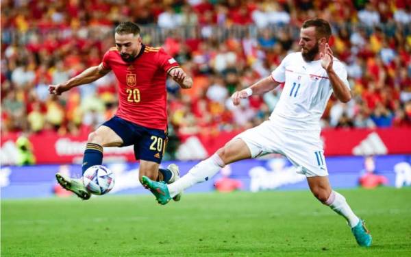 Antara aksi menarik Sepanyol menentang Republik Czech dalam perlawanan peringkat kumpulan di Stadium La Rosaleda, Malaga.