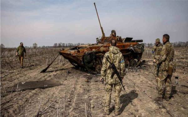 Ukraine kehilangan ramai askarnya ketika bertempur dengan tentera Rusia. - Foto AFP 