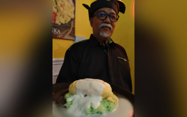Hidangan pulut durian mendapat permintaan tinggi pelanggan Milla Hana Pulut Kedah.
