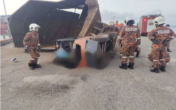 Mangsa maut selepas dihempap forklift yang dikendalikannya dalam kejadian di Jalan Karamunting Pelabuhan Sabah, Sandakan.