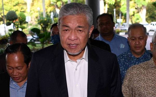 Bekas Timbalan Perdana Menteri Datuk Seri Dr Ahmad Zahid Hamidi hadir di Kompleks Mahkamah Tinggi Shah Alam, pada Khamis bagi perbicaraan berhubung kes rasuah berkaitan Sistem Visa Negara (VLN). - Foto Bernama