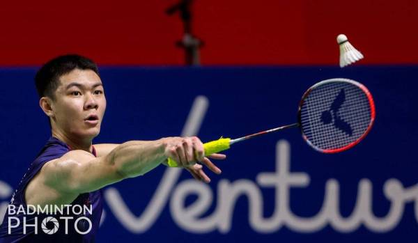 Aksi Zii Jia ketika menentang Kean Yew di peringkat suku akhir Terbuka Indonesia. - Foto Badminton Photo 