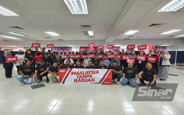 Mahasiswa USM bersama peserta #Konvoi Rasuah Busters.