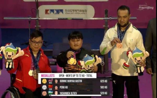 Bonnie memenangi pingat emas Kejohanan Powerlifting Para Terbuka Asia Oceania 2022 di Pyeongtek, Korea Selatan. - Foto FB MSN