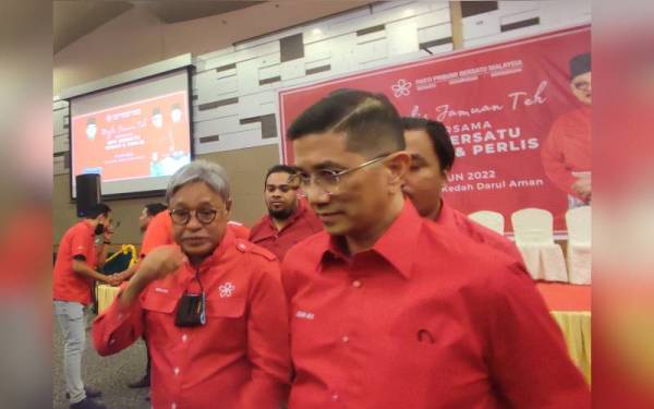 Ahli Majlis Pimpinan Tertinggi Parti (MPT) Parti Pribumi Bersatu Malaysia (Bersatu), Datuk Seri Mohamed Azmin Ali