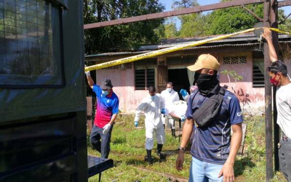 Seorang lelaki ditemukan meninggal dunia di sebuah rumah di Kampung Lubok Panjang, pada Isnin. 