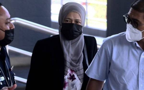 Siti Zauyah ketika hadir di Kompleks Mahkamah Kuala Lumpur bagi sambungan perbicaraan berhubung kes 1MDB yang dihadapi bekas Perdana Menteri, Datuk Seri Najib Tun Razak. - Foto Bernama