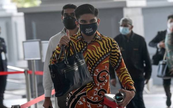 Syed Saddiq hadir di Kompleks Mahkamah Kuala Lumpur pada Rabu bagi perbicaraan kes yang dihadapinya iaitu empat pertuduhan berkaitan pecah amanah dana Angkatan Bersatu Anak Muda (Armada) berjumlah RM1 juta dan pengubahan wang haram. - Foto Bernama