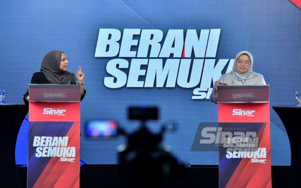 Fadwah dan Amira Aisya dalam program Berani Bersemuka bertajuk Khemah besar: Realiti atau fantasi? yang disiarkan di platform Sinar Harian, pada Khamis.