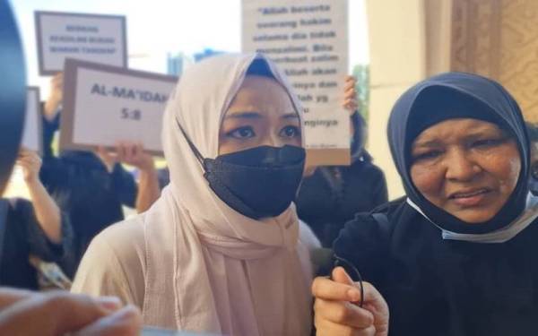 Mahkamah Tinggi Syariah memerintahkan bekas isteri seorang ahli perniagaan terkenal, Emilia Hanafi, 43, menjalani hukuman penjara selama tujuh hari bermula Isnin.