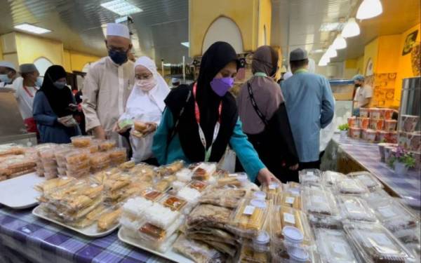 Jemaah haji berpeluang nikmati makanan tradisional di Makkah. - Foto Bernama 