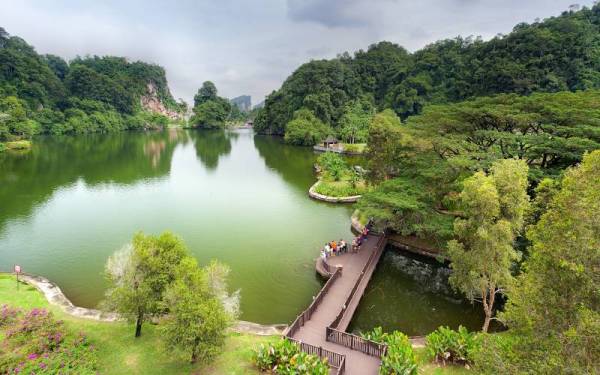 Malaysia mampu menjadi hab lokasi penggambaran filem antarabangsa kerana kelebihannya sebagai negara hutan hujan tropika dan memiliki keindahan panorama pantai.(Gambar hiasan) - Foto 123rf