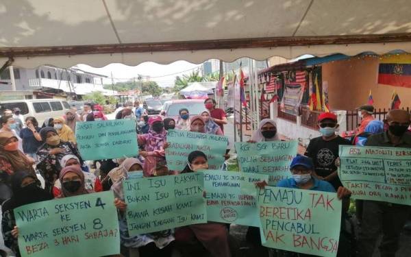 Bantahan penduduk isu pengambilan tanah Kampung Sungai Baru yang diadakan pada 16 April lalu.