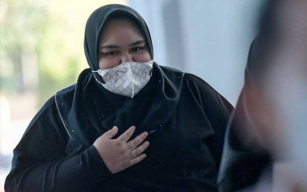 Siti Bainun hadir untuk perbicaraan kes yang dihadapinya di Kompleks Mahkamah Kuala Lumpur pada Rabu. - Foto Bernama
