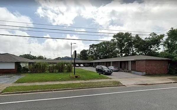 Motel tempat seorang budak lelaki berusia lapan tahun menembak mati bayi berusia setahun di Florida. - Foto Google