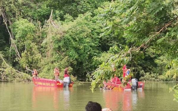 Operasi pencarian mangsa di Tasik Gubir ditangguhkan setakat 7 petang pada Khamis. - Foto JBPM Kedah