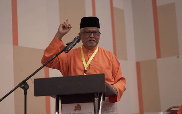 Mahfuz ketika berucap pada perasmian Konvensyen Negeri Perak 2022 Amanah kali ke-7 di Ipoh pada Ahad. Foto: ihsan Amanah Perak