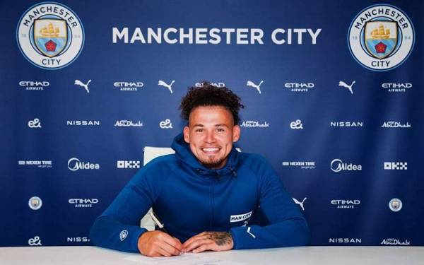 Phillips menandatangani kontrak selama enam tahun bersama City. Foto: Manchester City