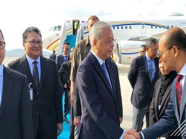 Ismail Sabri dan delegasinya tiba di lapangan terbang Istanbul Sabiha Gokcen International Airport (ISGIA) pada jam 8.40 pagi (1.40 petang waktu Malaysia). - Foto Bernama