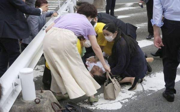 Shinzo Abe dilaporkan berada dalam keadaan kritikal selepas ditembak ketika berucap dalam satu kempen di bandar raya Nara pada Jumaat. Foto Reuters.