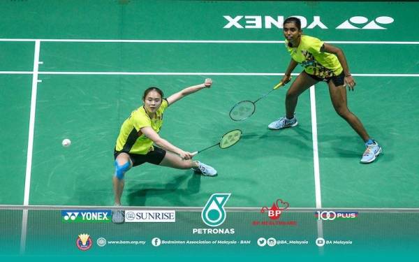 Pearly-Thiaah ketika beraksi pada pusingan suku akhir Masters Malaysia di Axiata Arena sebentar tadi.