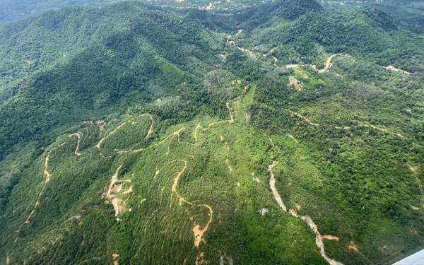 Keadaan terkini Gunung Inas yang dirakam pada Rabu. - Foto Urus Setia Penerangan Darul Aman (UPDA).
