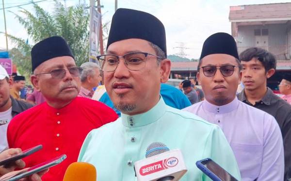 Datuk Seri Ahmad Faizal Azumu