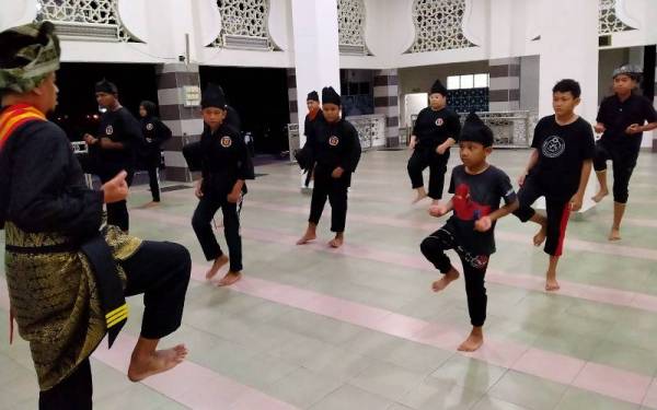 Program Silat di Masjid diwujudkan sebagai usaha mengimarahkan masjid oleh MAIPk khususnya melibatkan generasi muda.