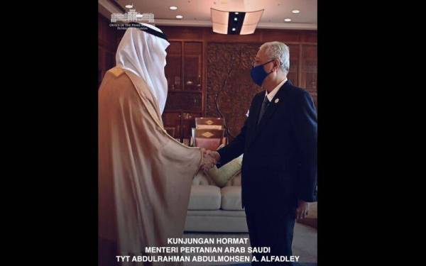 Ismail Sabri menerima kunjung hormat Menteri Pertanian Arab Saudi, TYT Abdulrahman Abdulmohsen A. AlFadley. - Foto Facebook Ismail Sabri