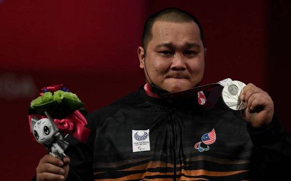 IMBAS KEMBALI...Yee Khie ketika meraih meraih pingat perak bagi kategori 107kg pada Sukan Paralimpik Tokyo 2020 di Tokyo International Forum, 30 Ogos lalu.