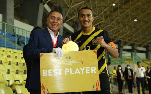 Aysar dinobat sebagai Pemain Terbaik Kejuaraan B-19 AFF 2022 di Indonesia pada Jumaat. - FOTO: FB FAM