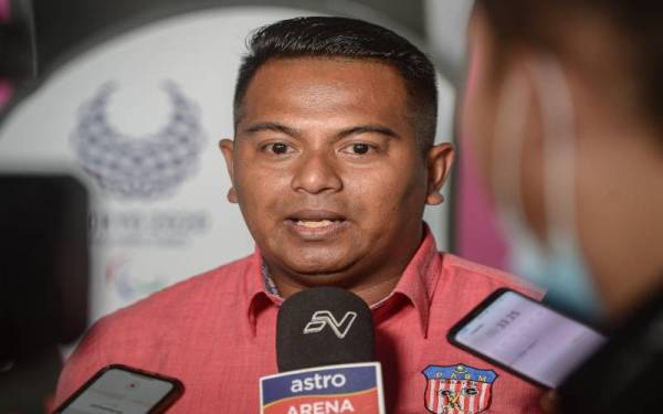 Amirul Hamizan bercakap pada sidang media selepas hadir mesyuarat jawatankuasa MSN yang diadakan di MSN Bukit Jalil hari ini. - Foto Bernama
--fotoBERNAMA (2022) HAK CIPTA TERPELIHARA
KUALA LUMPUR, July 17 - National weightlifting team manager to the Birmingham Commonwealth Games Amirul Hamizan Ibrahim speaking at a media conference after attending the National Sports Council (NSC) committee meeting held at the NSC Bukit Jalil here today.
- fotoBERNAMA (2022) COPYRIGHT RESERVED