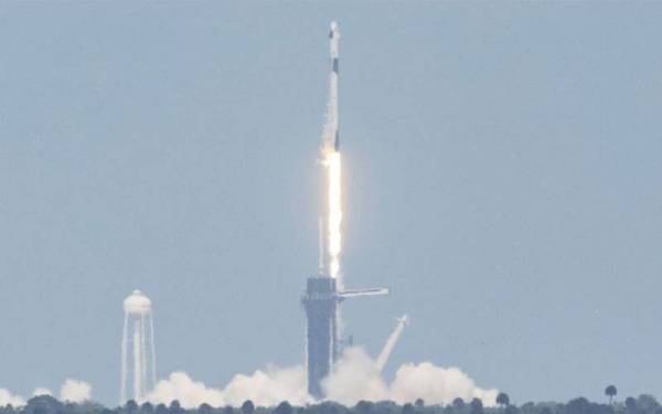 Gambar fail menunjukkan roket milik SpaceX, Falcon 9 berlepas ke ISS pada 30 Mei 2020. - Foto Xinhua