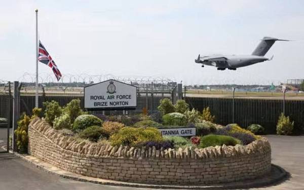 Lapangan terbang RAF di Oxfordshire merupakan pangkalan udara terbesar di Britain. - Foto Getty