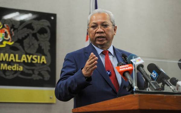 Annuar ketika sidang media selepas sesi Dewan Rakyat di Parlimen hari ini. - Foto Bernama