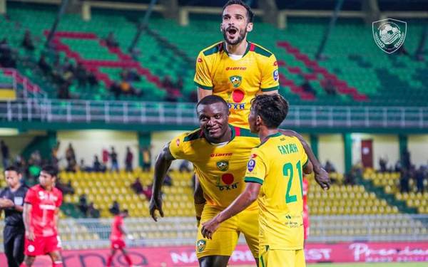 Ngah Wanja dan Al Mardi mencetakkan gol membantu KDA FC mengatasi Sarawak United FC 3-1 di Stadium Darul Aman pada Selasa. FOTO KDA FC