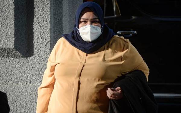 Siti Bainun hadir untuk perbicaraan kes yang dihadapinya di Kompleks Mahkamah Kuala Lumpur pada Khamis. - Foto Bernama