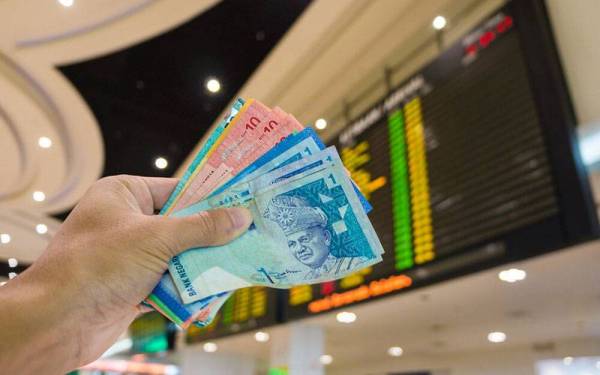 Ringgit mengukuh berbanding dolar Amerika Syarikat (AS) pada sesi awal Jumaat. Foto 123RF.