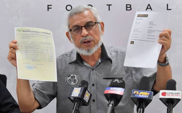 Khalid bercakap pada sidang media di Stadium Bola Sepak Kuala Lumpur, Cheras pada 13 Julai lalu. - Foto Bernama