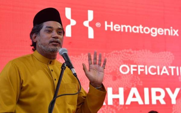 Menteri Kesihatan Khairy Jamaluddin Abu Bakar berucap pada Majlis Pelancaran Rasmi Makmal Penyelidikan Klinikal Hematogenix Asia Pacific. Foto Bernama.