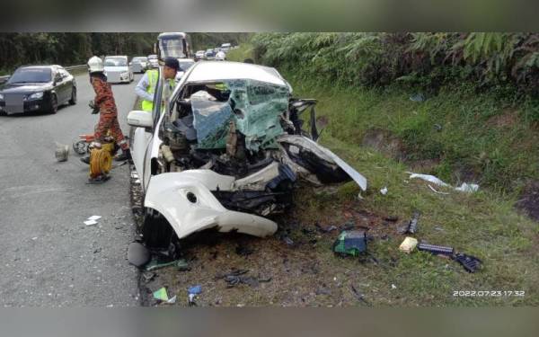 Nahas membabitkan dua kenderaan di Jalan Raya Timur - Barat (JRTB) Gerik - Jeli berhampiran kawasan Rehat dan Rawat Titiwangsa di sini pada Sabtu.