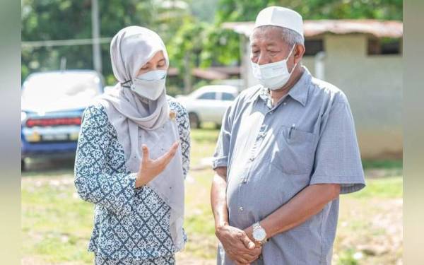 Nurul Izzah berkongsi rasa pilu mendengar luahan hati Abdul Rahman yang kehilangan tiga ahli keluarga dalam tragedi banjir lumpur di Baling, Kedah baru-baru ini. - Foto FB Nurul Izzah Anwar