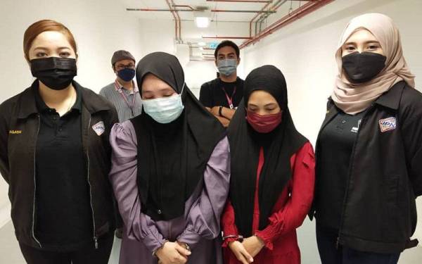 Dua wanita warga asing dijatuhkan hukuman penjara selama 24 bulan selepas mengaku bersalah di Mahkamah Majistret Kota Kinabalu.