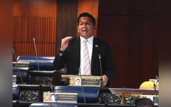 Mohd Shahar menjawab soalan pada Mesyuarat Kedua Penggal Kelima Parlimen ke-14 bagi Dewan Rakyat di Bangunan Parlimen pada Selasa. - Foto Bernama