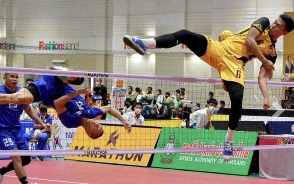 Malaysia terkandas di separuh akhir acara antara regu Kejohanan Sepak Takraw Dunia. - Foto Bernama