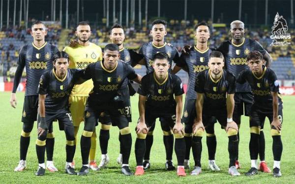 Kesebelasan utama Perak FC, malam tadi. - foto Perak Football Club