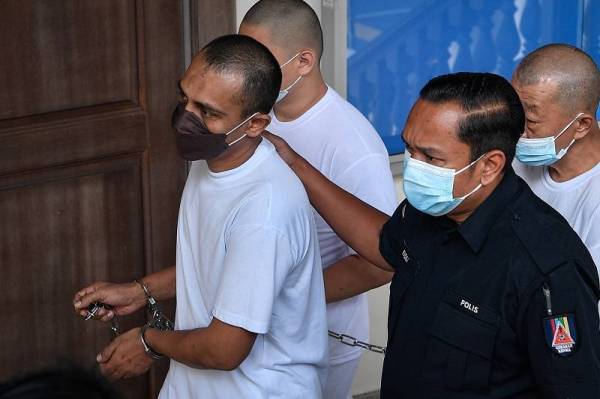 Seorang pemandu peribadi dibebaskan dan dilepaskan tanpa dipanggil membela diri oleh Mahkamah Tinggi pada Rabu daripada tuduhan mengedar 47 kg ganja, lima tahun lepas. - Foto Bernama