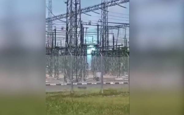 Tular di media sosial keadaan PMU Yong Peng North yang terbakar hingga mengakibatkan gangguan bekalan elektrik di Semenanjung Malaysia pada Rabu.