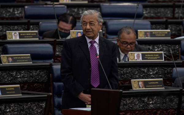 Dr Mahathir semasa membahaskan RUU Perlembagaan (Pindaan) (No.3) 2022 dan Peruntukan Larangan Ahli Parlimen Bertukar Parti di Dewan Rakyat pada Rabu. Foto: Bernama